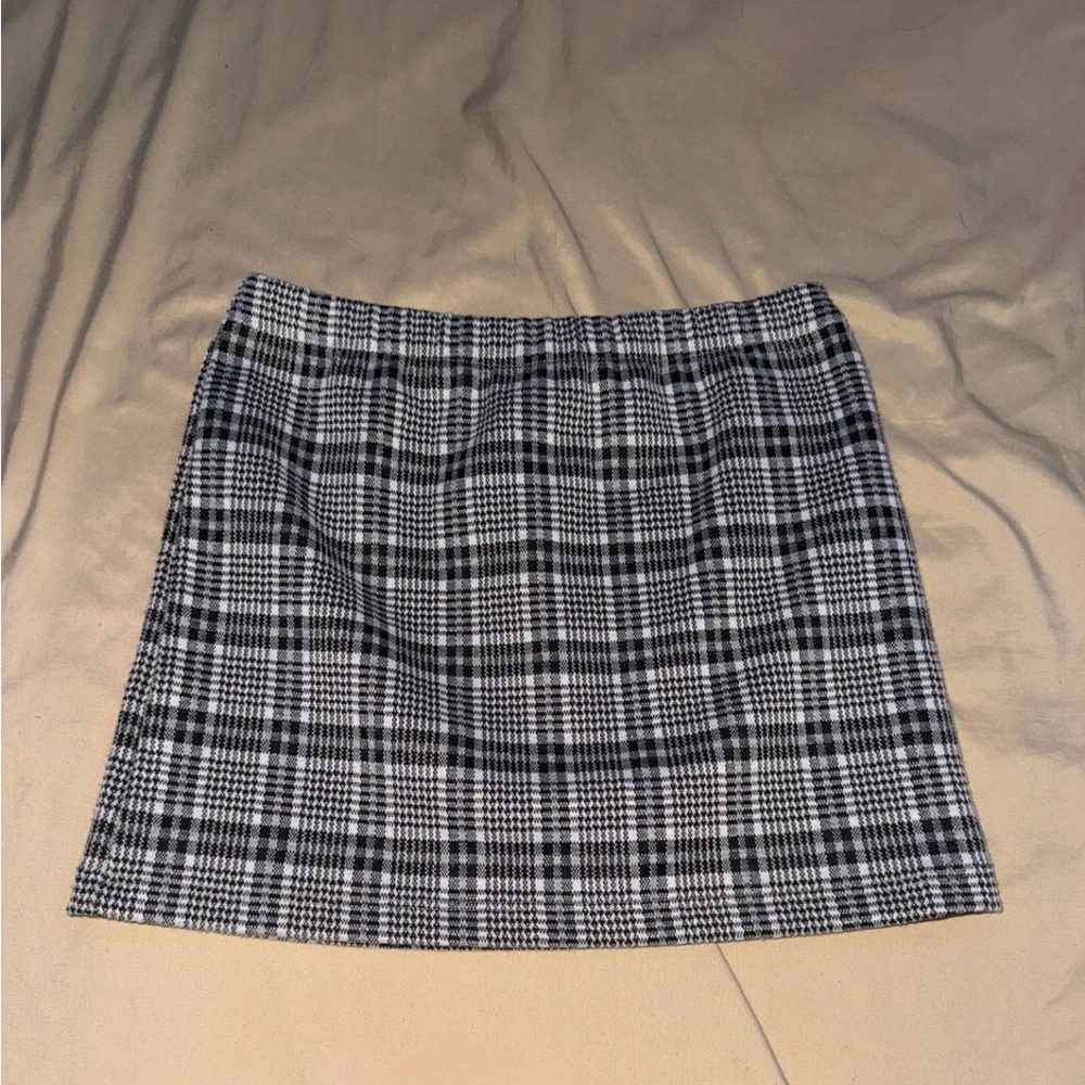 Forever 21 Black and White A-line Mini Skirt Casual
